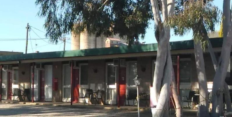 Smerdon Lodge Motel Horsham Exterior photo